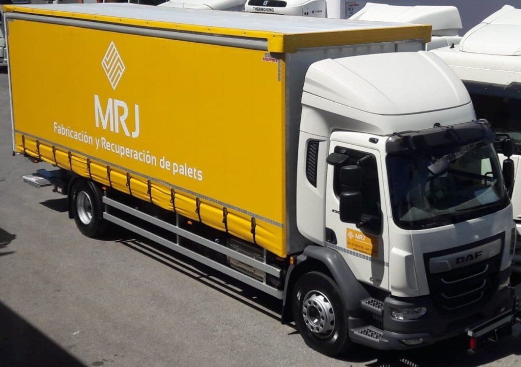 Camión amarillo de MRJ